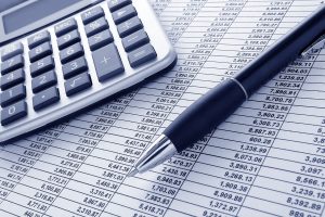 Budget plan, calculator and pen