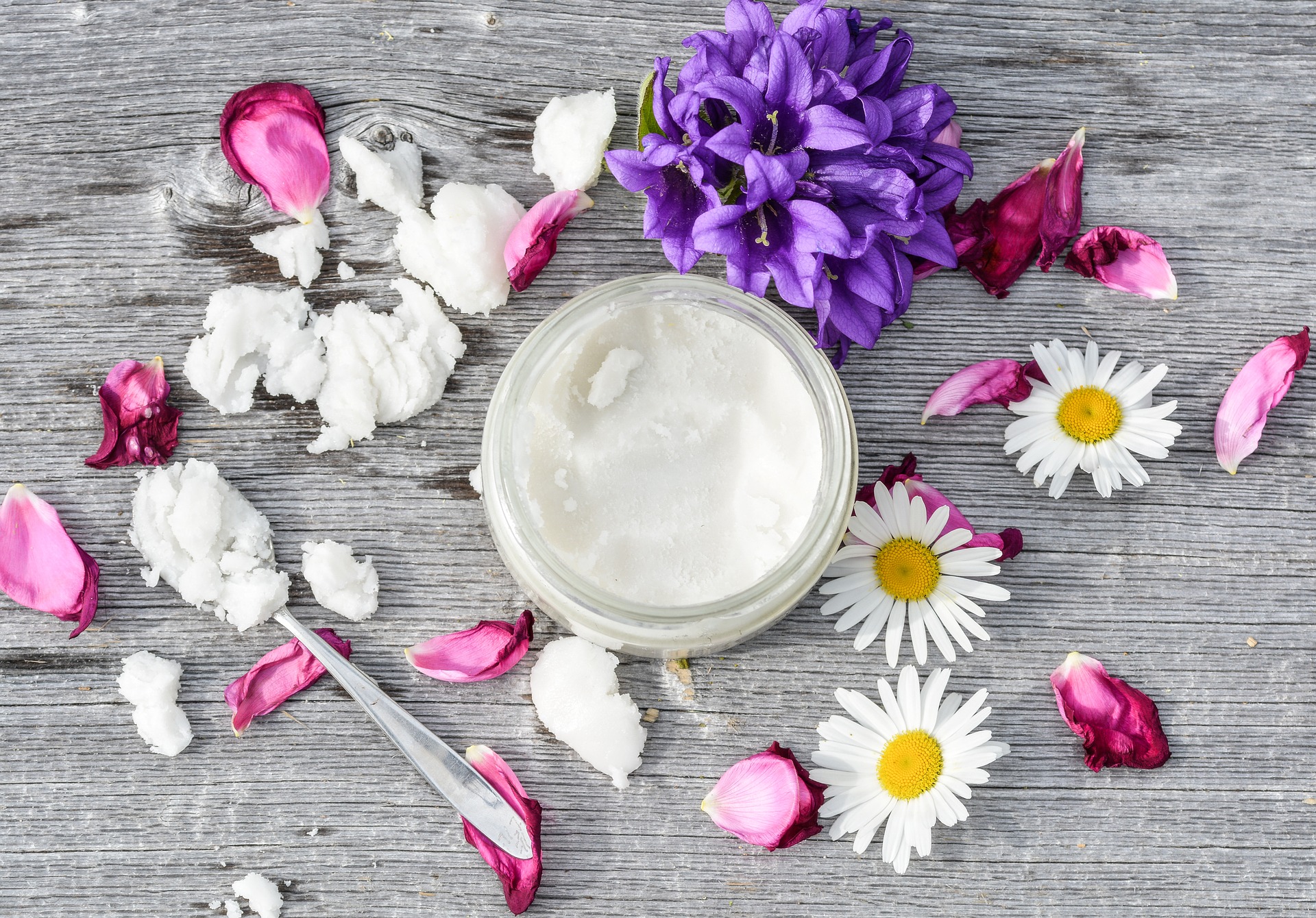 Selling Coconut Body Oil: What Every Retailer Needs to Know