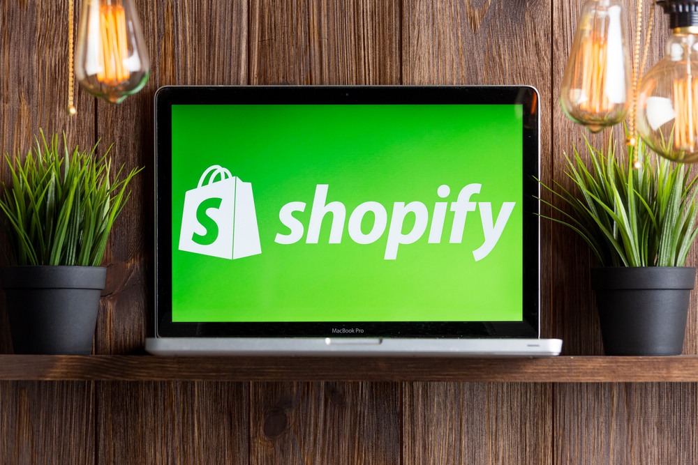 What is Shopify dropshipping?