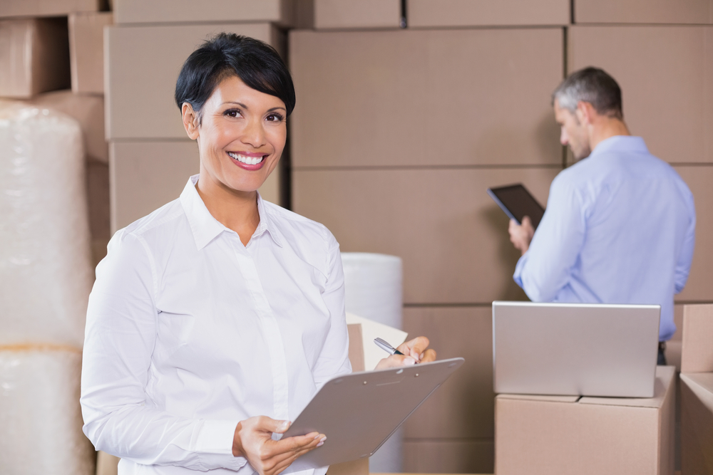 woman with clipboard working in a dropshipping supply warehouse