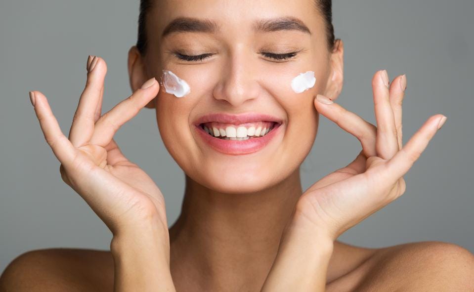 Clean and simple skincare is a major dropshipping beauty trend for 2022